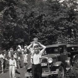 Man and child at picnic; Ice, KY, 1922