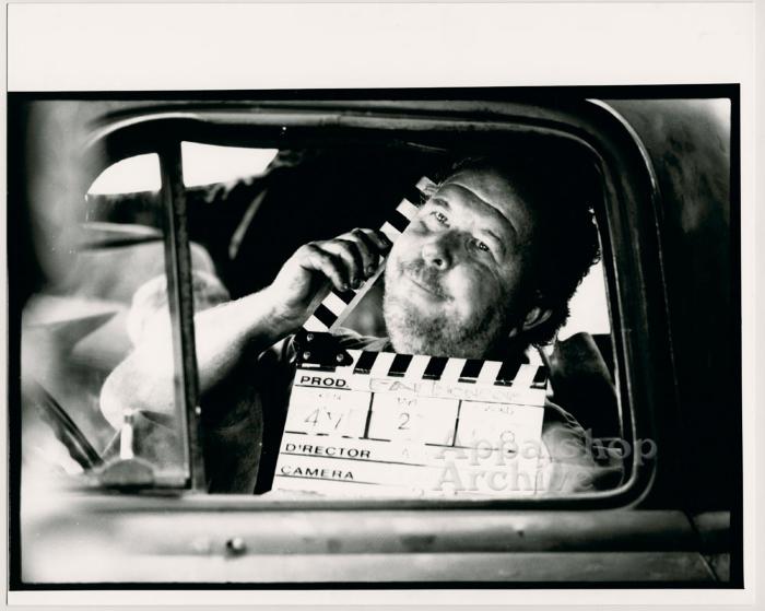Ned Beatty pretending to shave with clapperboard -Fat Monroe