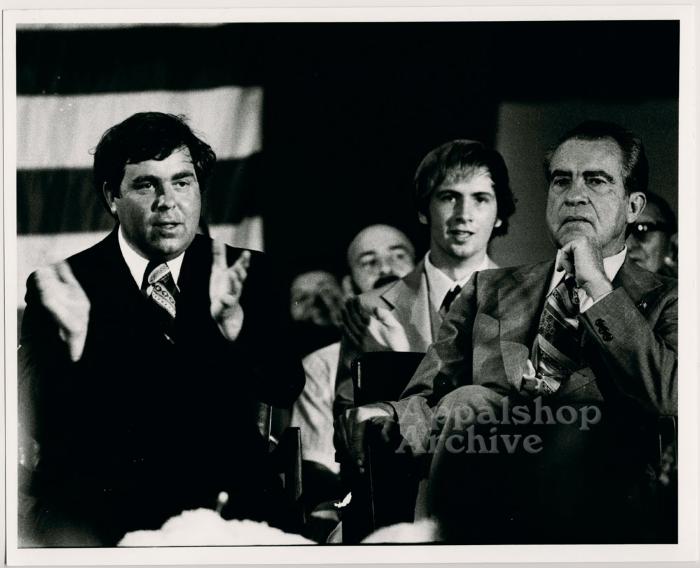 C. Allen Muncy and Richard Nixon at Hyden event.