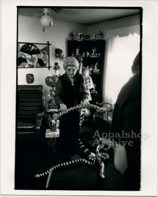 Minnie Black's Gourd Band production still