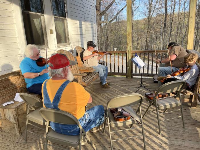 Pick and Bow class at Carcassonne Community Center