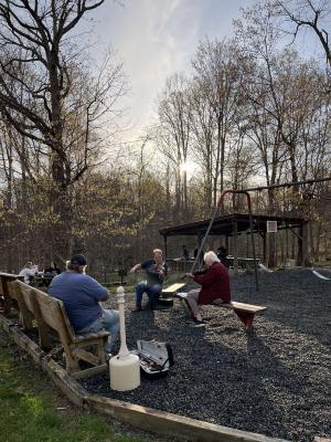 Pick and Bow Class at Carcassonne Community Center