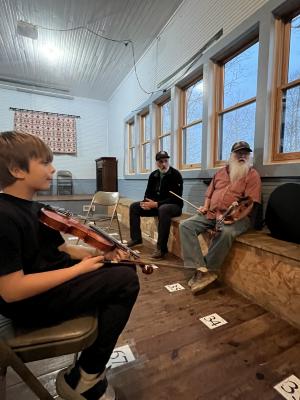 Pick and Bow Class at Carcassonne Community Center