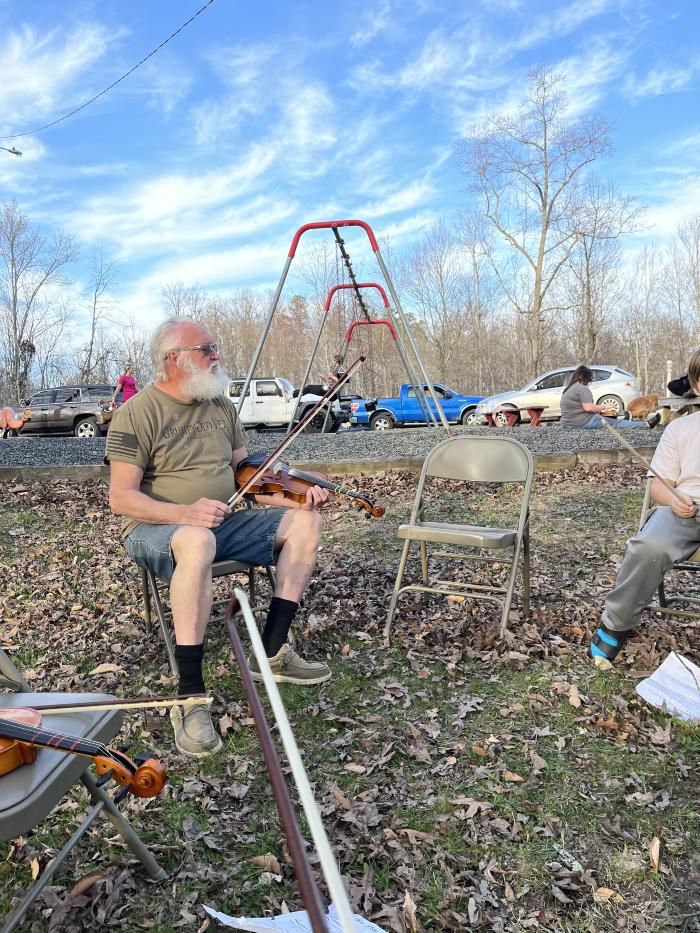 Pick and Bow class at Carcassonne Community Center