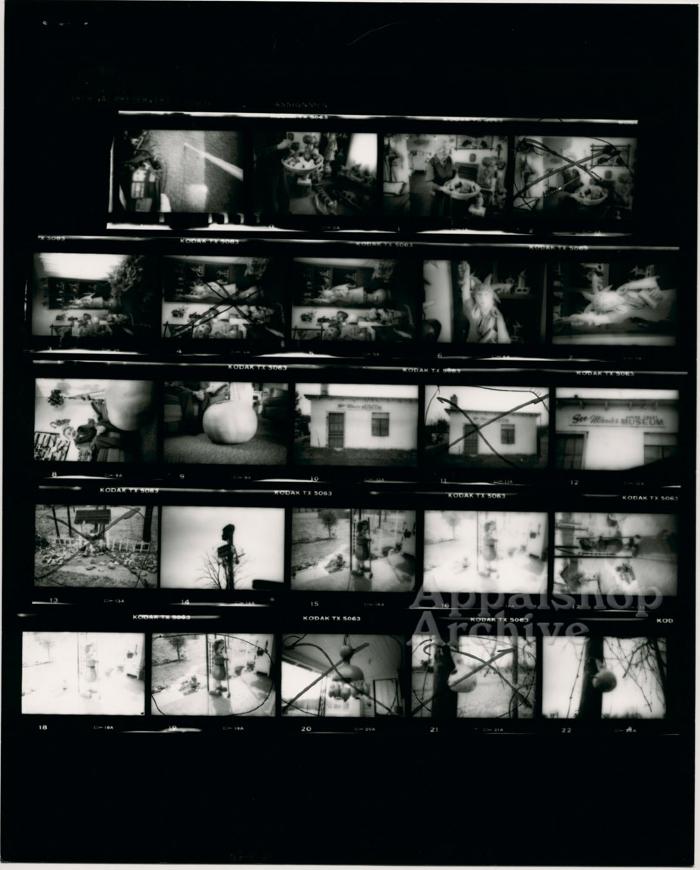 Minnie Black's Gourd Band production still