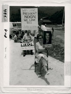 Leslie County residents hold Nixon signs